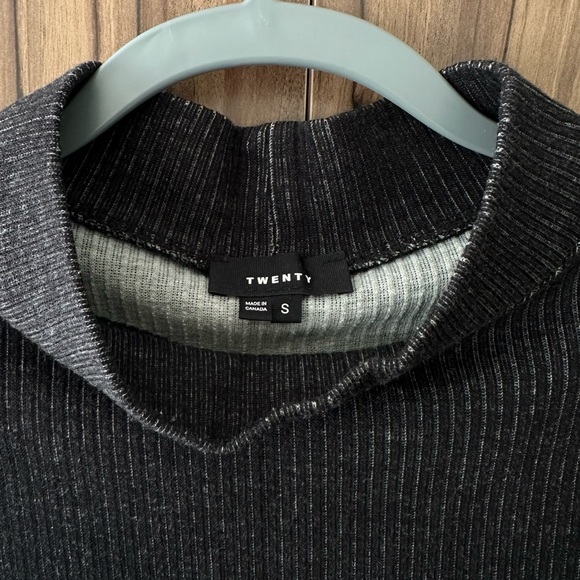 Two-tone Sweater | Turtleneck - Picture 4 of 6